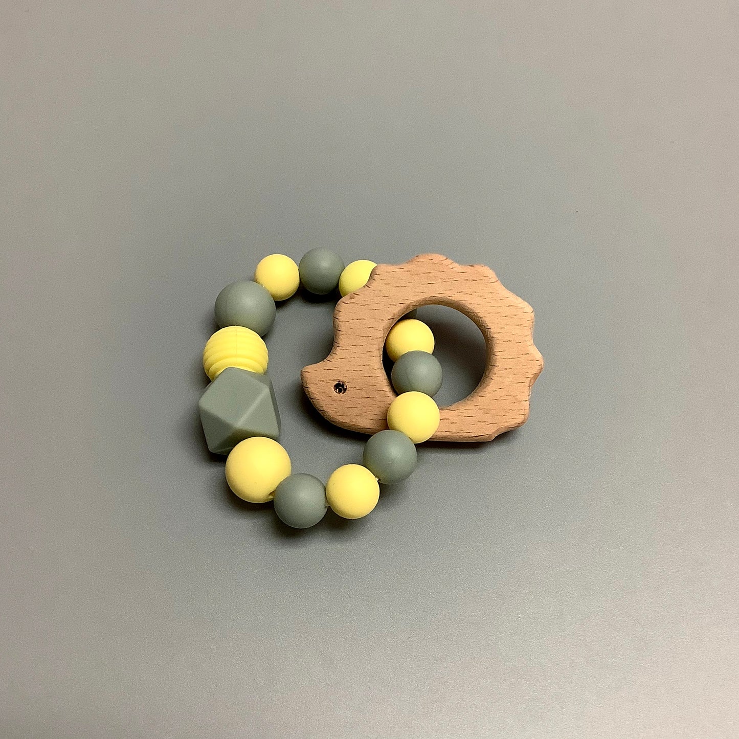 Hochet en silicone hérisson en bois