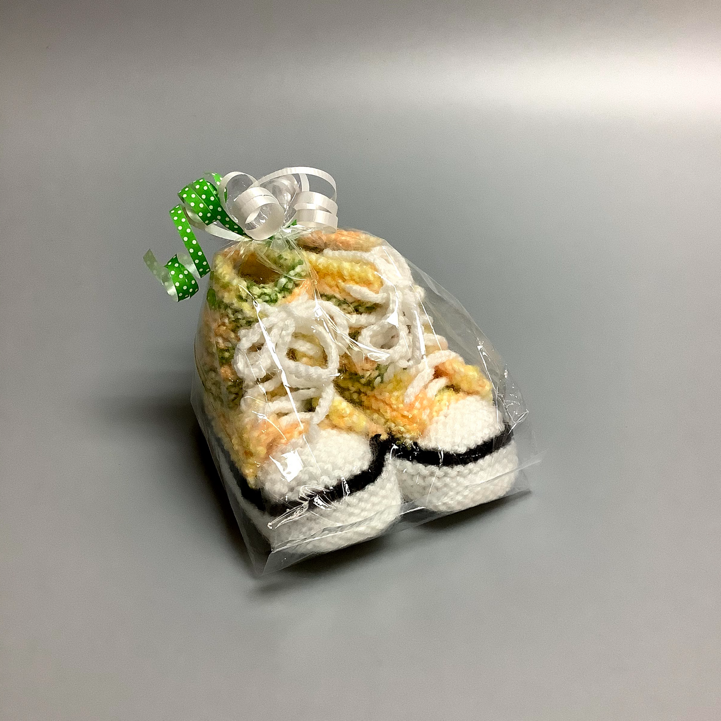 Pantoufles pour bébé tricotées à la main ici à Victoriaville.