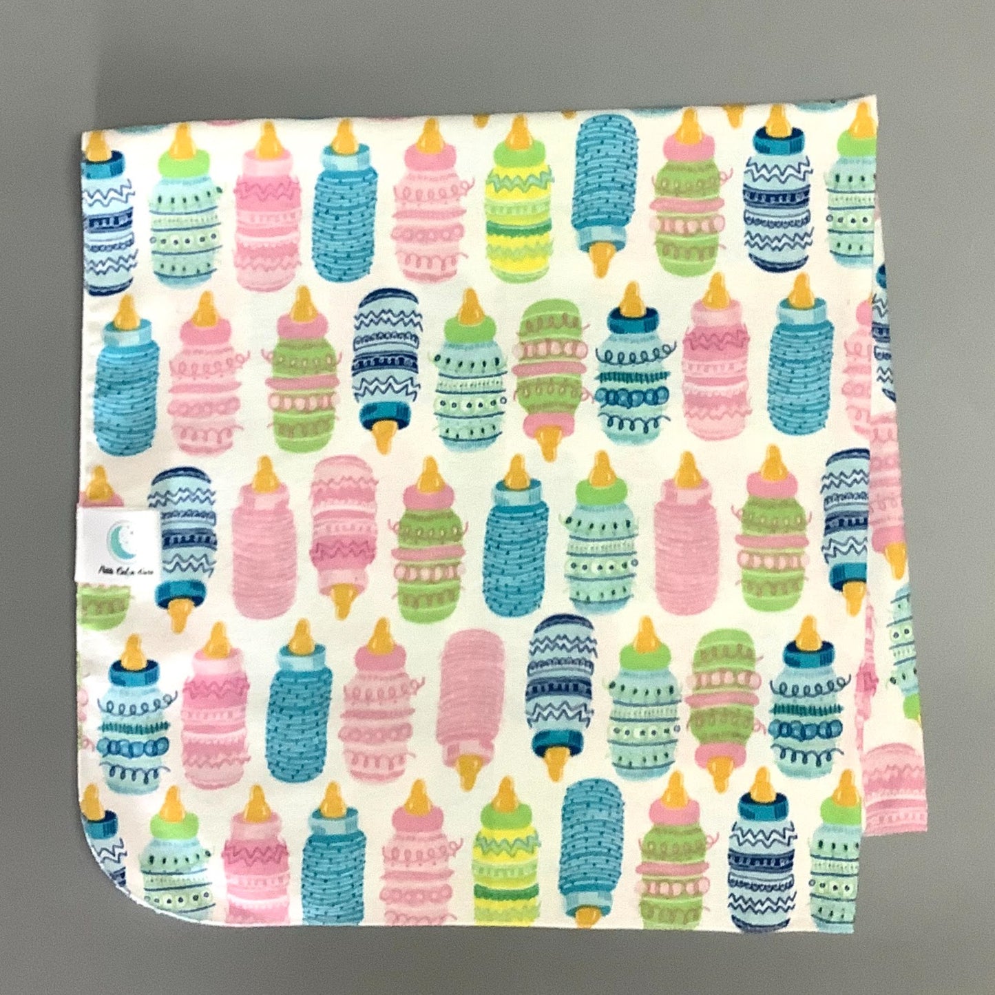 Produit idéal pour endormir vos petits trésors!  Doudou en flannel 100% coton