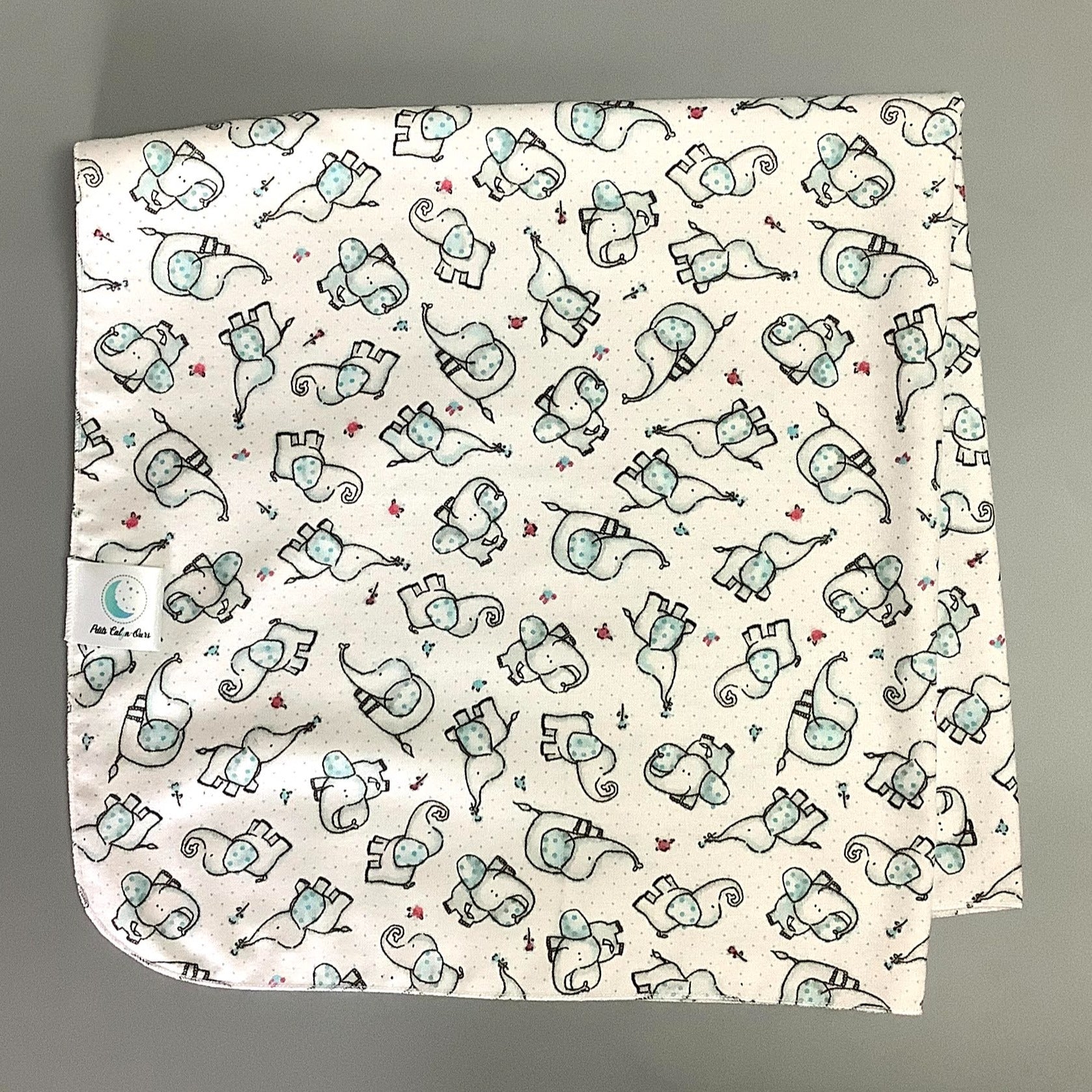 Produit idéal pour endormir vos petits trésors!  Doudou en flannel 100% coton