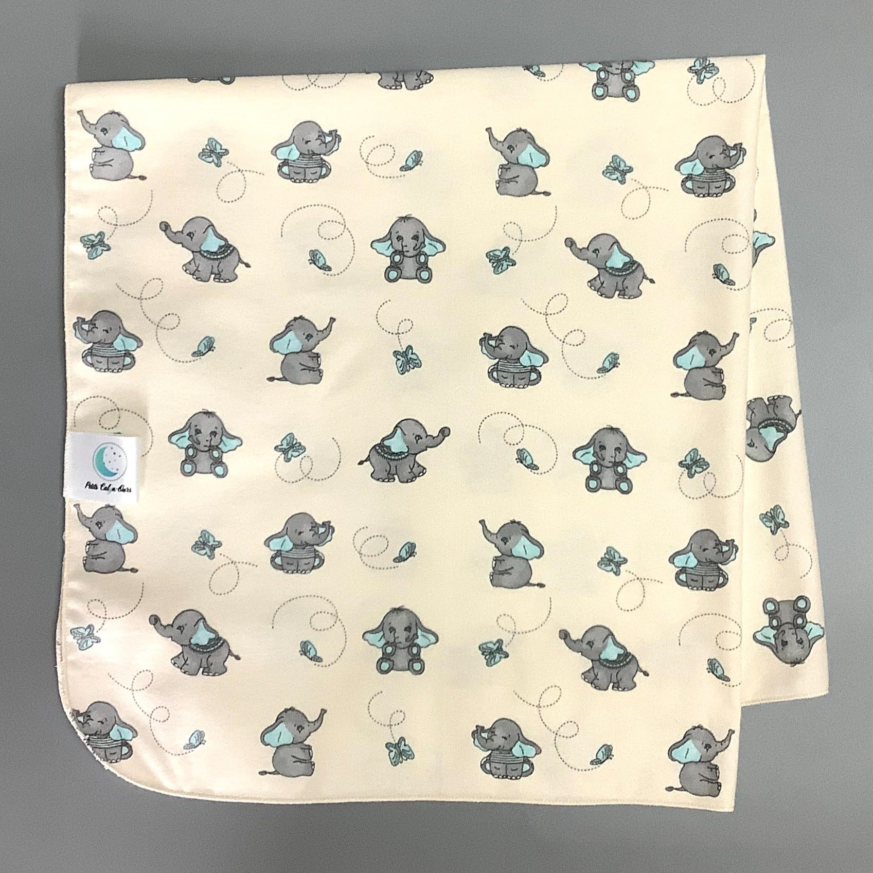 Produit idéal pour endormir vos petits trésors!  Doudou en flannel 100% coton