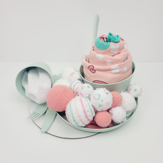 Babyshower Gift Set - Adorable Baby Dishes and Clothes