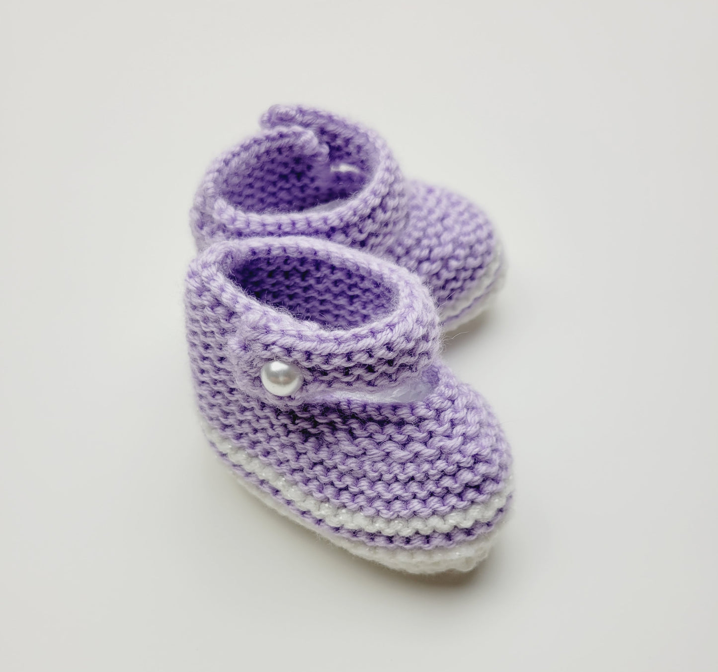 Pantoufles pour bébé tricotées à la main
