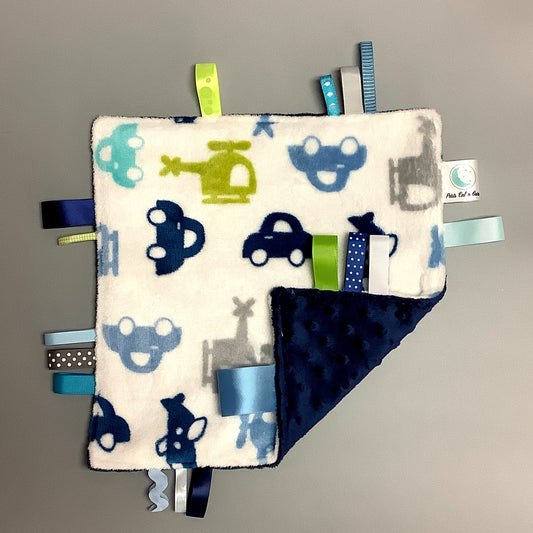 Doudou Calyn  pour les enfants   Fait en coton et avec du polars flanelle (notre tissu à doudou super doux), avec différents rubans.   Chaque doudou est fait au Québec et est unique.   Doudou : 12'' x 12''